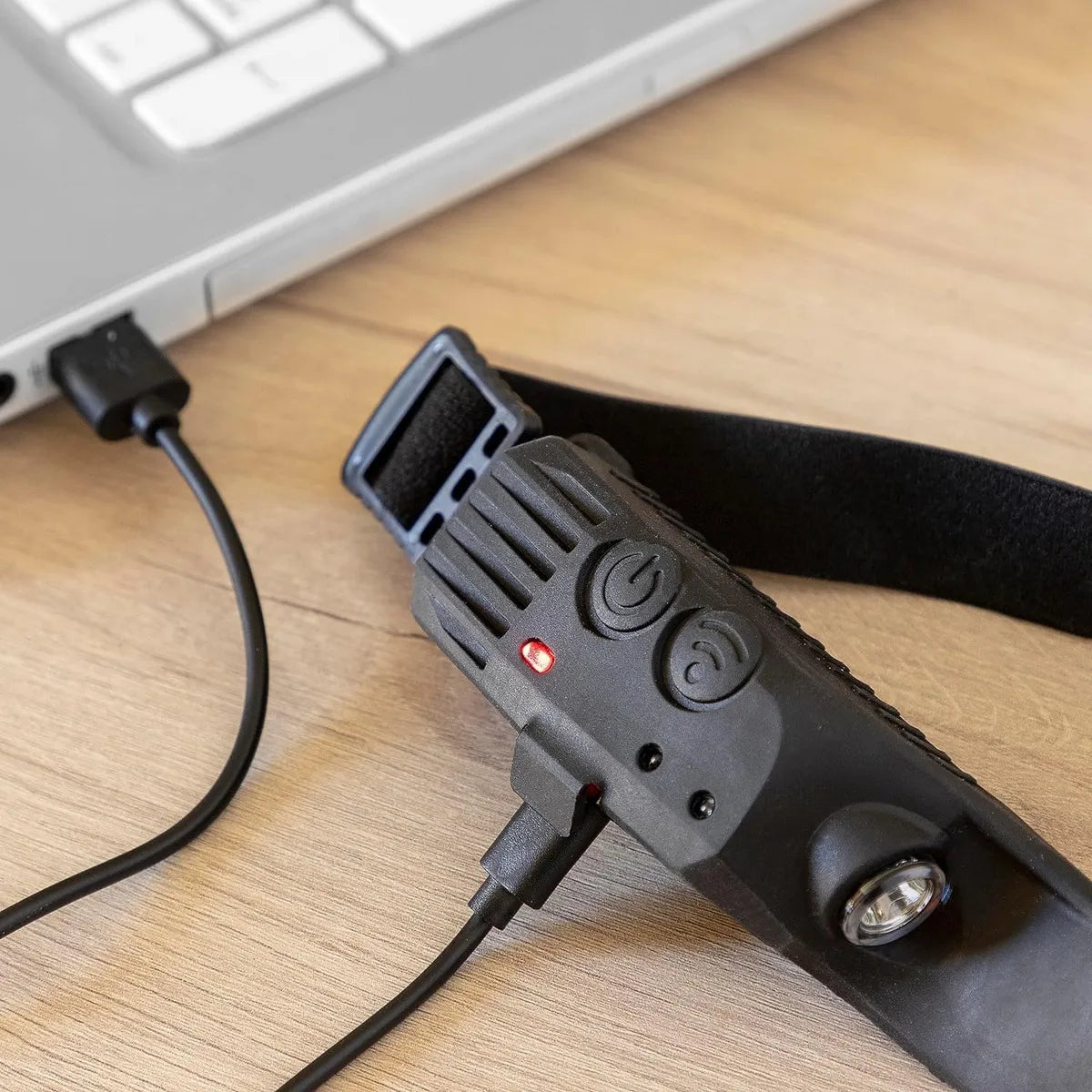 Linterna Frontal Recargable con Sensor y Tres Tiras LED – Potente, Resistente y Versátil para Actividades Profesionales y Outdoor